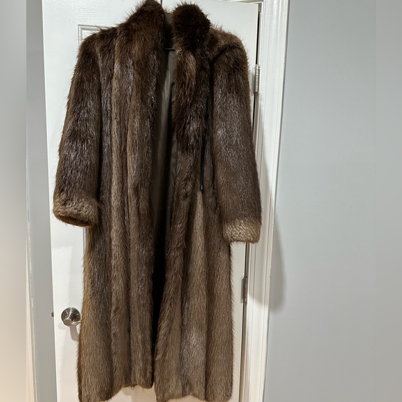 Women’s Hooded Full Length Fur coat - Picture 2 of 2